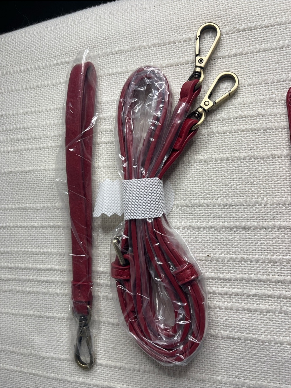JOY Susan: Red Convertible Wristlet Crossbody NWT wCardholder NEW! 4 pc set - Picture 4 of 16